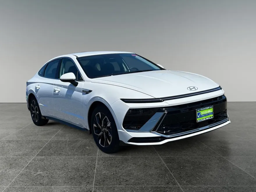 2025 Hyundai Sonata SEL photo 1