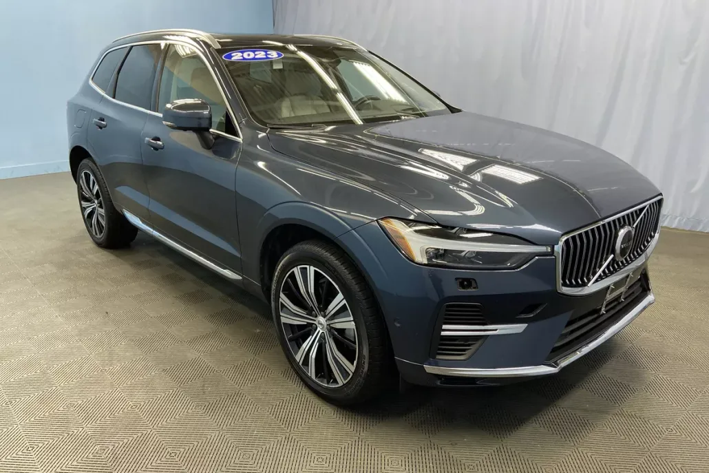 2023 Volvo XC60 Recharge Hybrid Ultimate photo 1