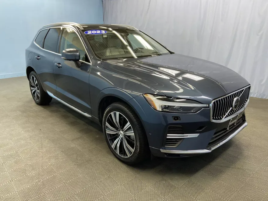 2023 Volvo XC60 Recharge Hybrid Ultimate photo 1