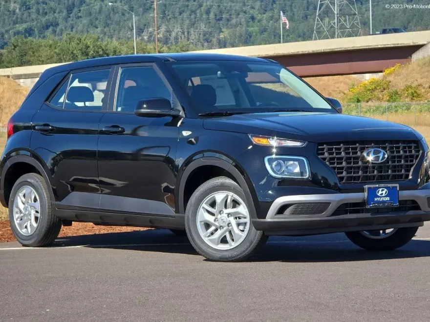 2025 Hyundai Venue SE photo 1