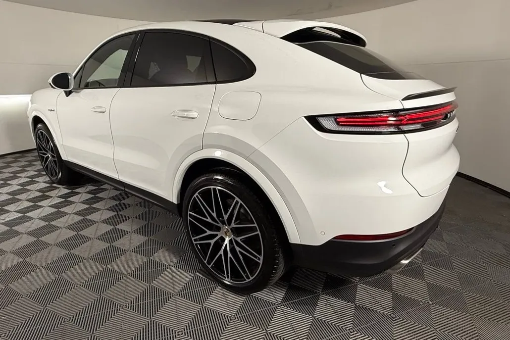 2025 Porsche Cayenne E-Hybrid Coupe photo 1