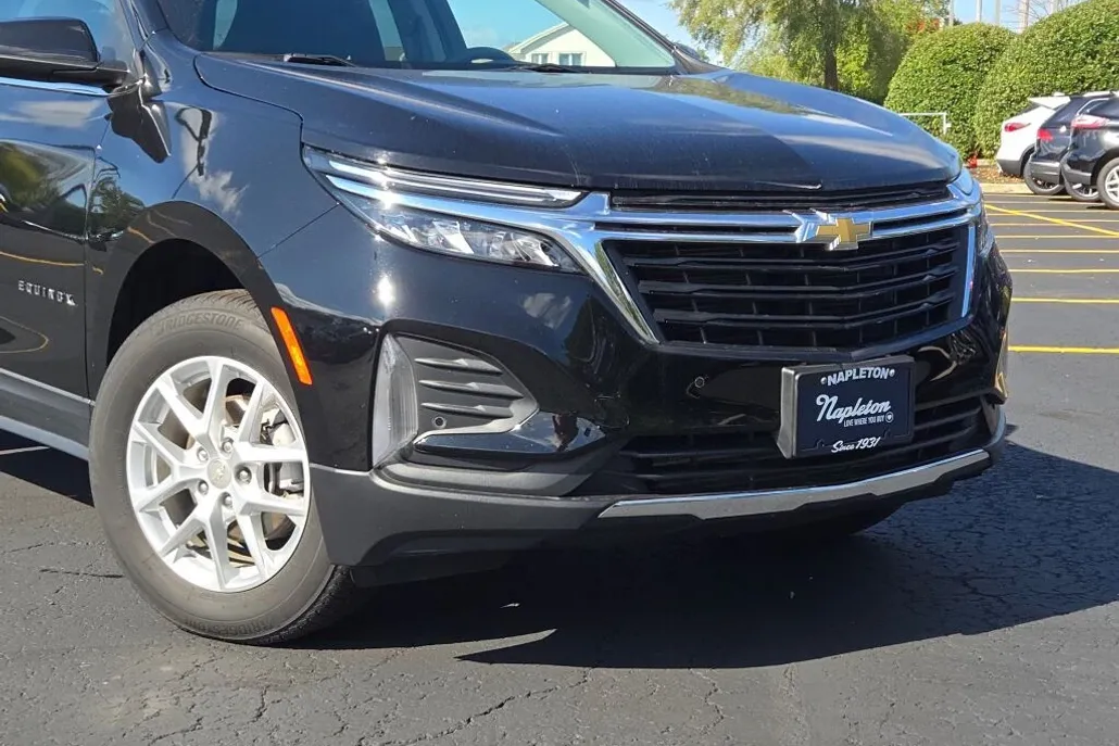 2024 Chevrolet Equinox LT photo 1