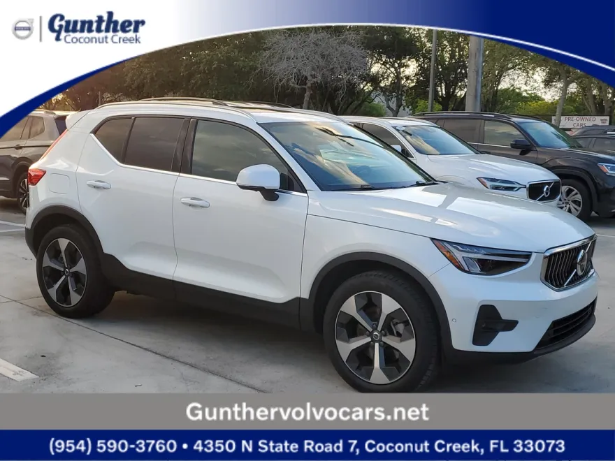 2024 Volvo XC40 Plus photo 1