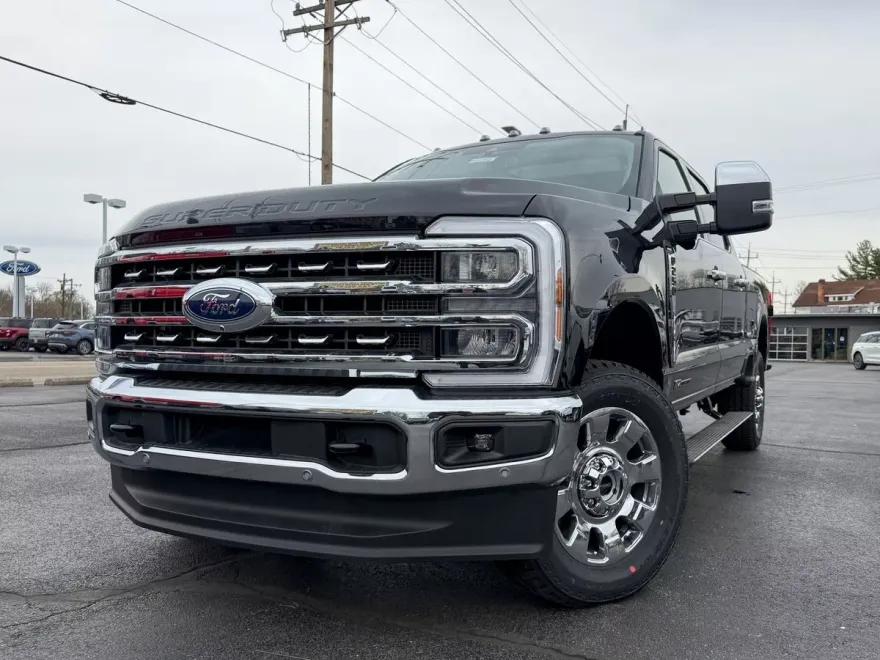 2025 Ford F-250 Lariat photo 1