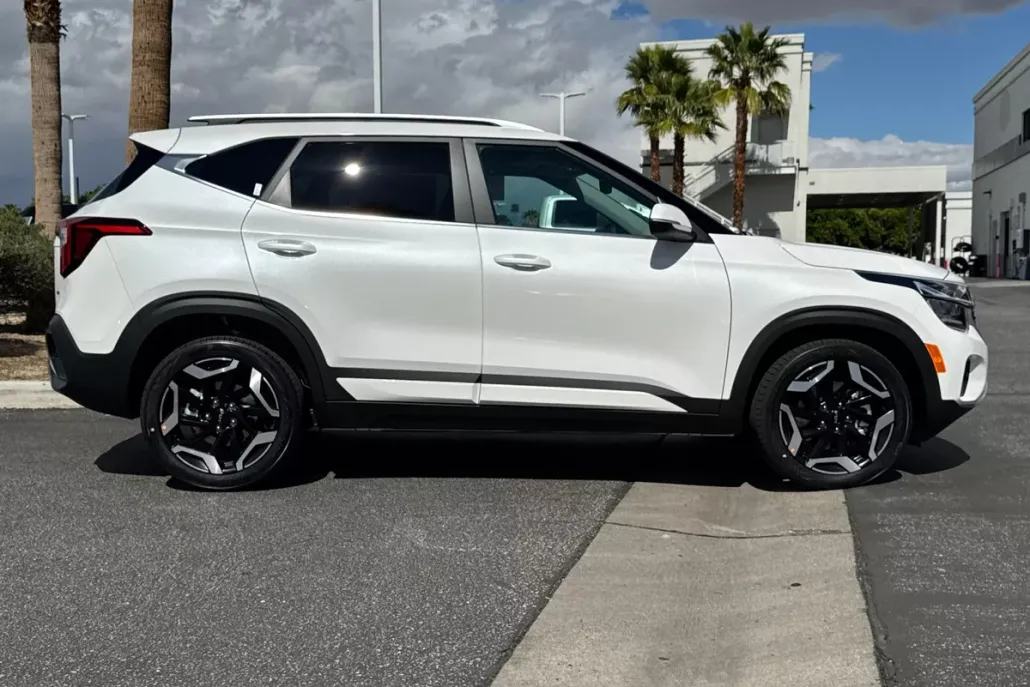2025 Kia Seltos SX photo 1