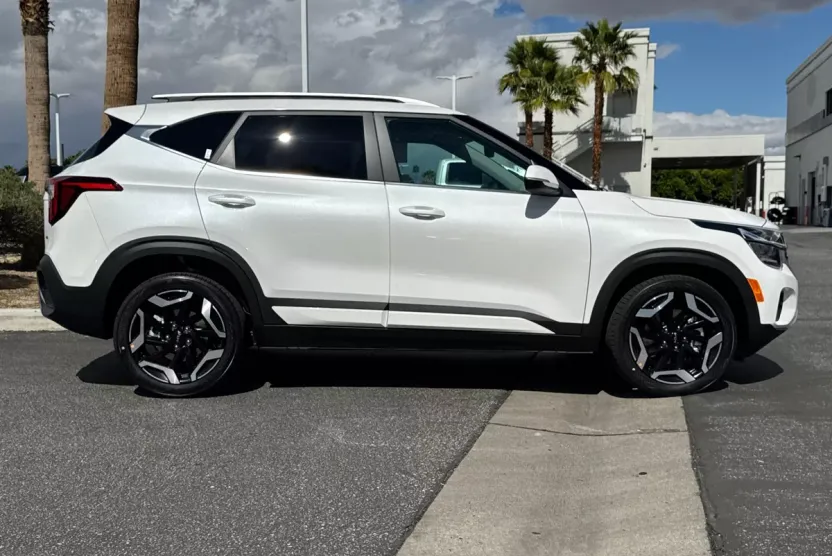 2025 Kia Seltos SX photo 1