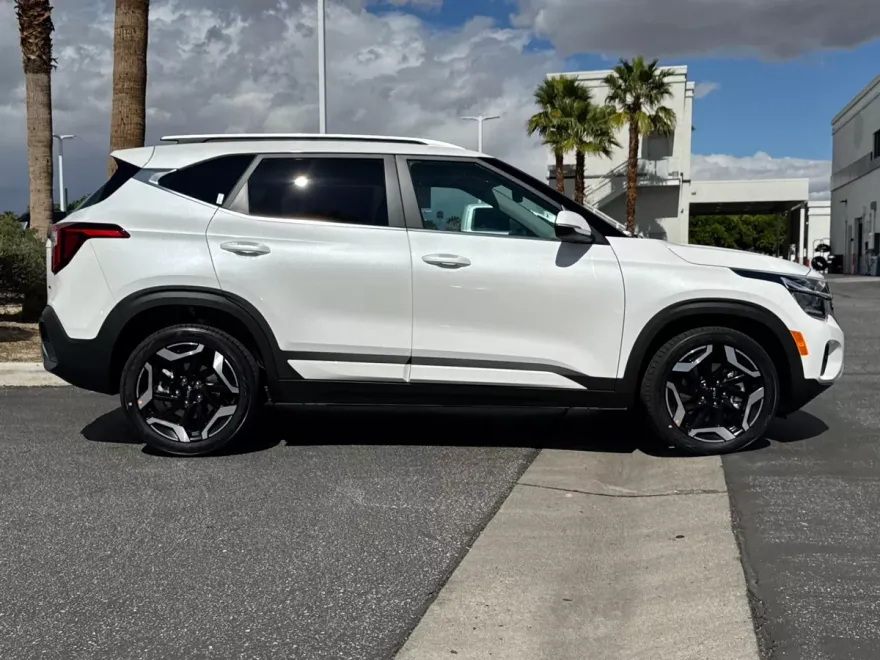2025 Kia Seltos SX photo 1