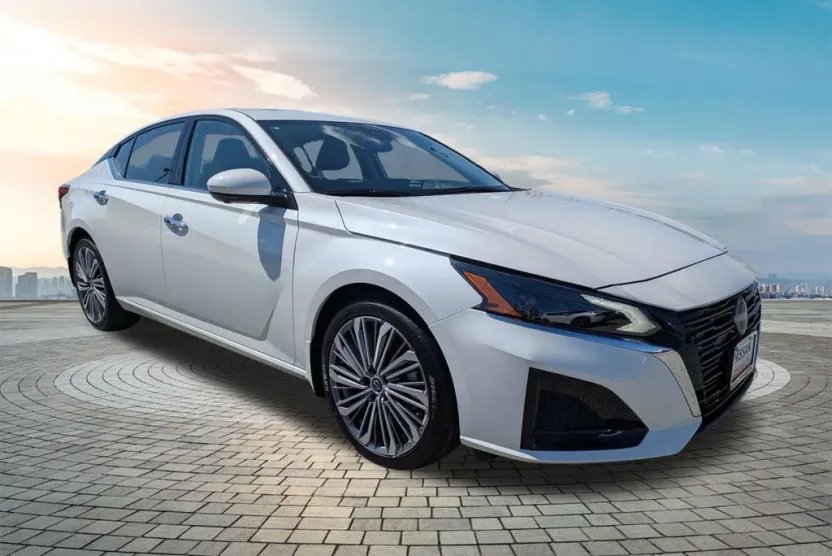 2025 Nissan Altima SL photo 1