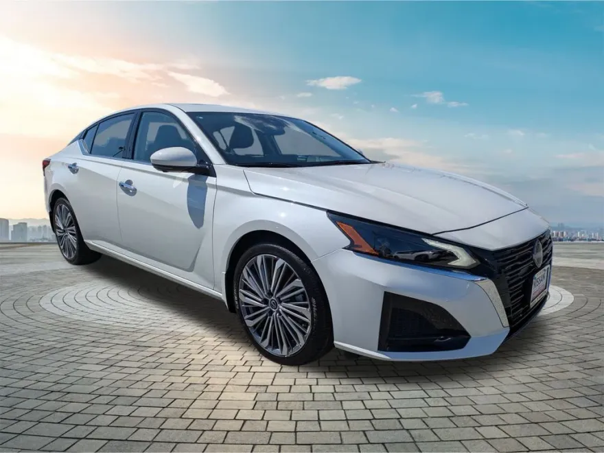 2025 Nissan Altima SL photo 1