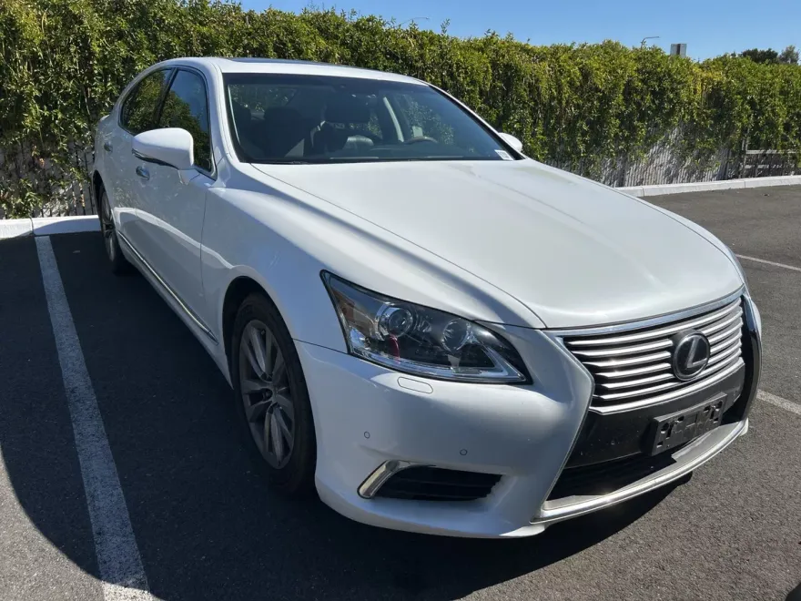 2014 Lexus LS 460 photo 1
