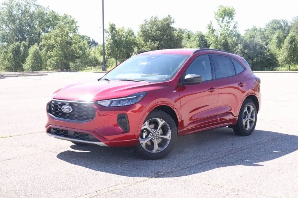 2024 Ford Escape ST-Line photo 1