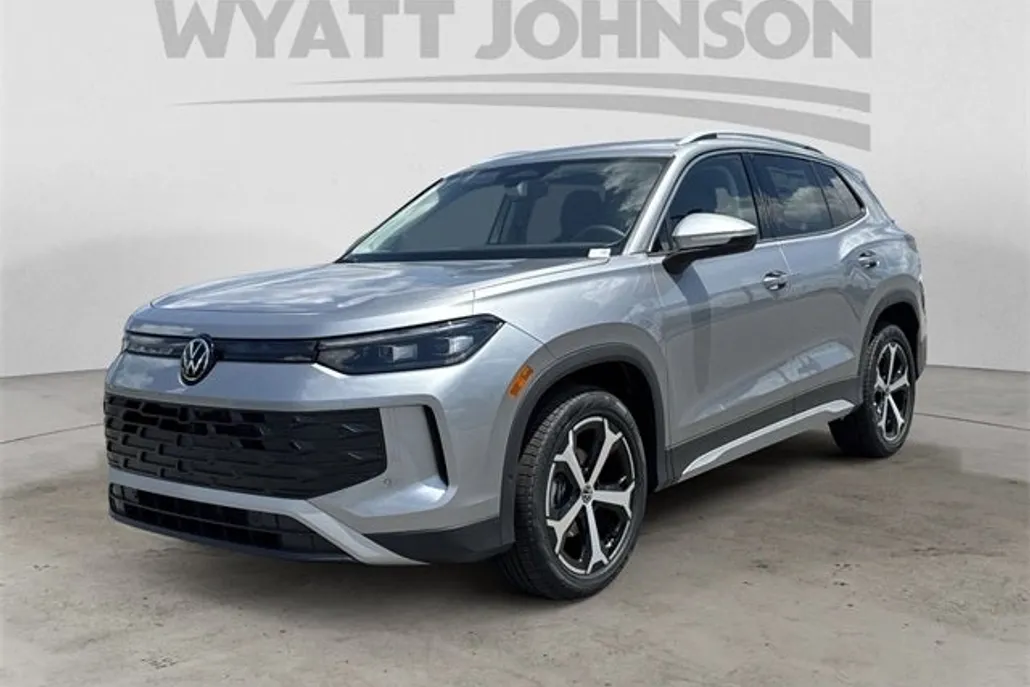2025 Volkswagen Tiguan SE photo 1