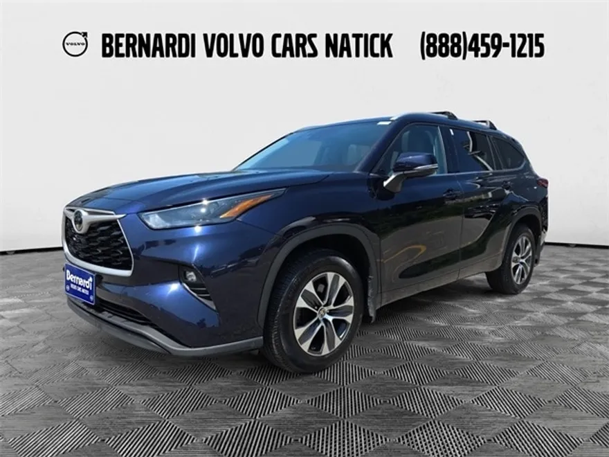 2022 Toyota Highlander XLE photo 1