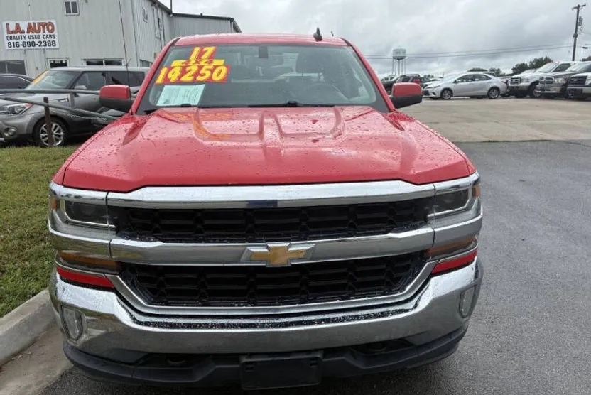 2017 Chevrolet Silverado 1500 LT photo 1