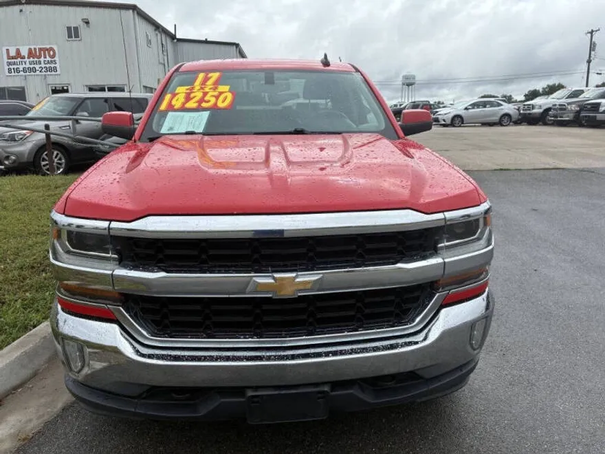 2017 Chevrolet Silverado 1500 LT photo 1