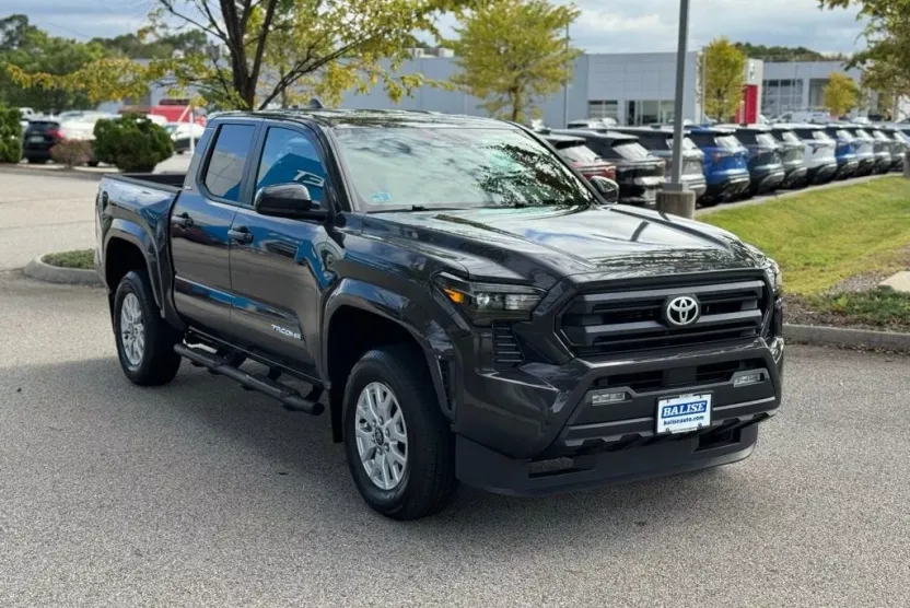 2024 Toyota Tacoma 4x4 SR5 photo 1