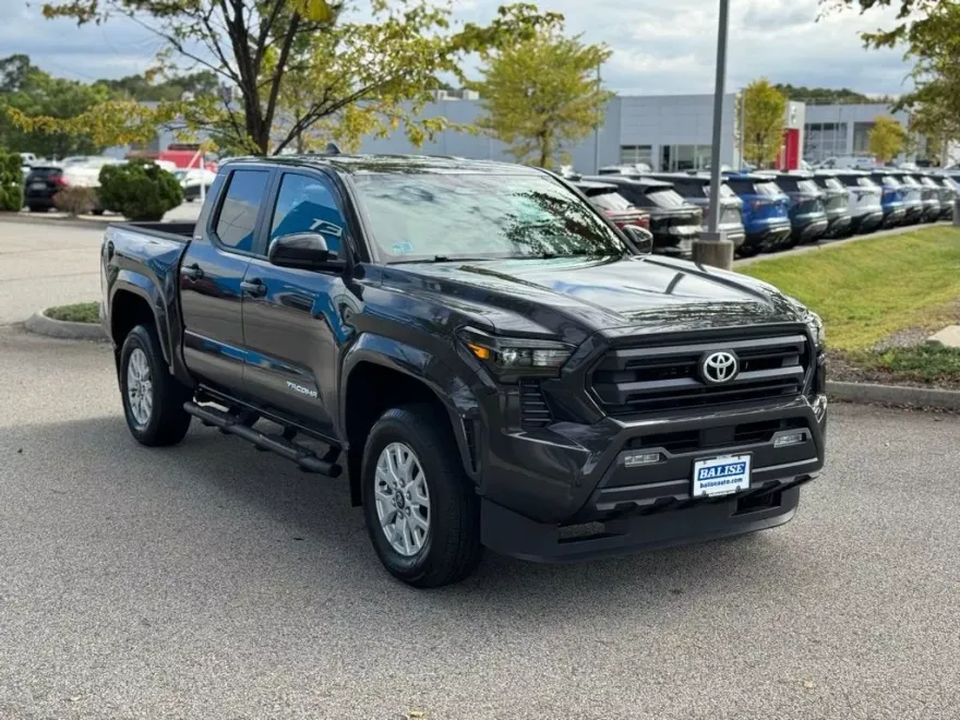 2024 Toyota Tacoma 4x4 SR5 photo 1
