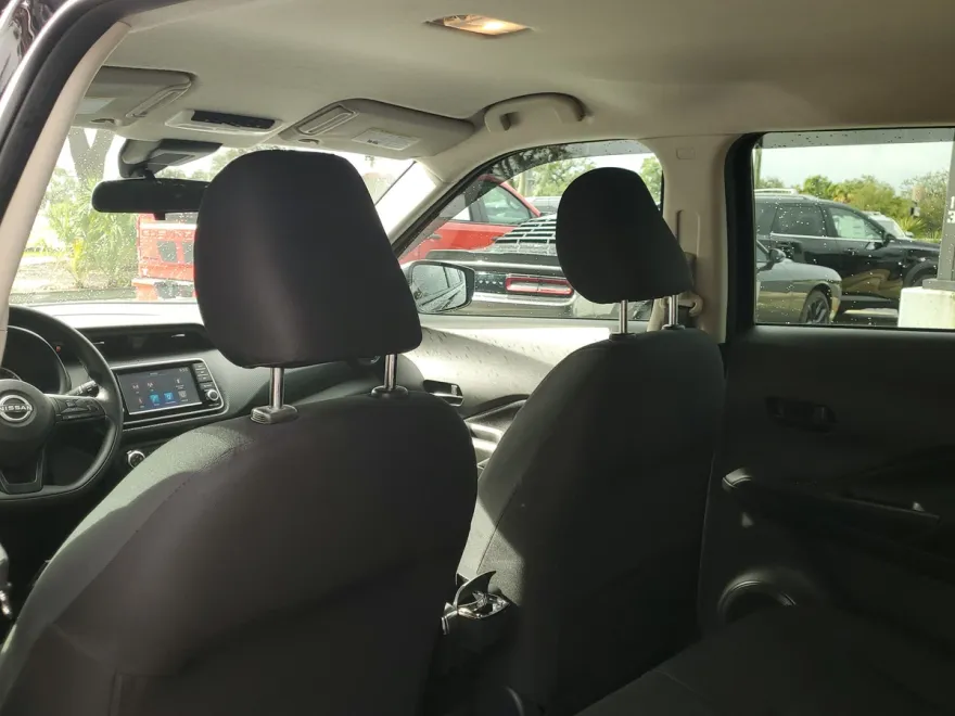 2023 Nissan Kicks S photo 1