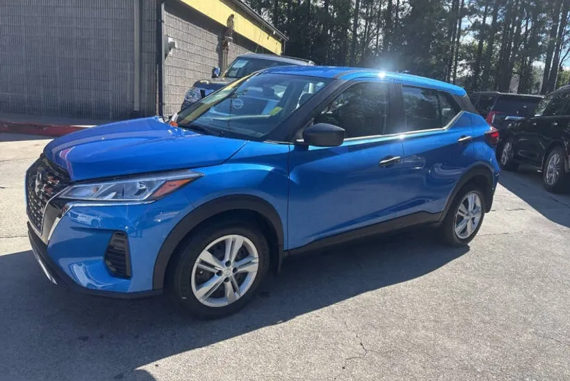 2023 Nissan Kicks S photo 1