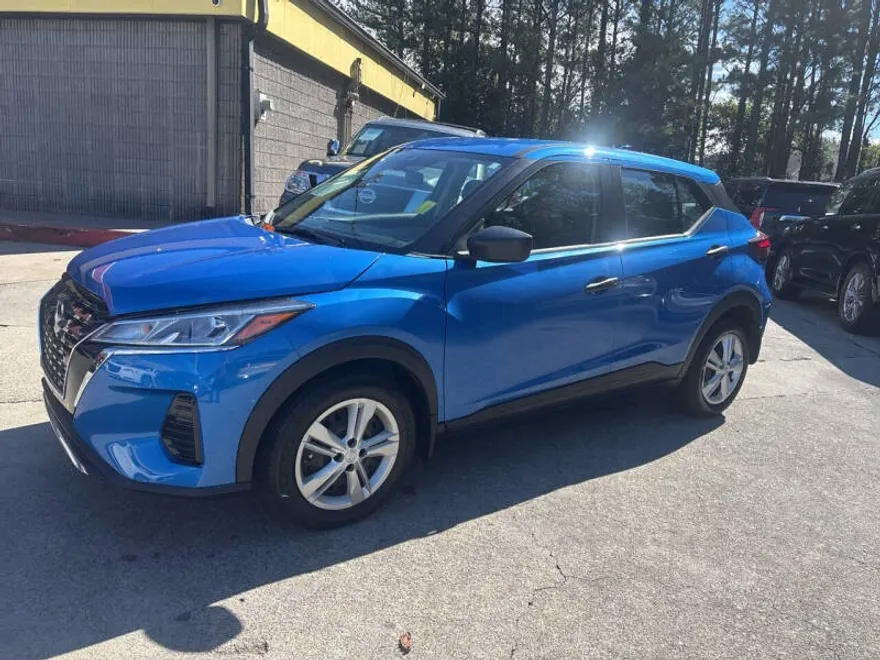 2023 Nissan Kicks S photo 1