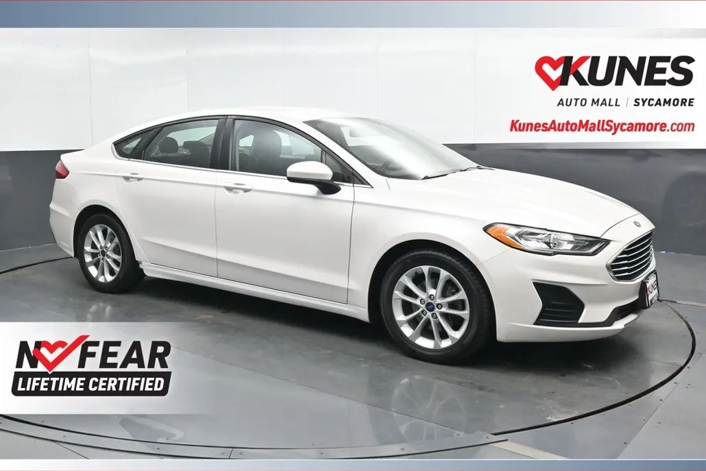 2020 Ford Fusion SE photo 1