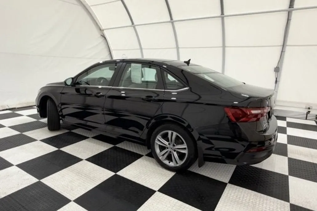 2022 Volkswagen Jetta 1.5T SE photo 1