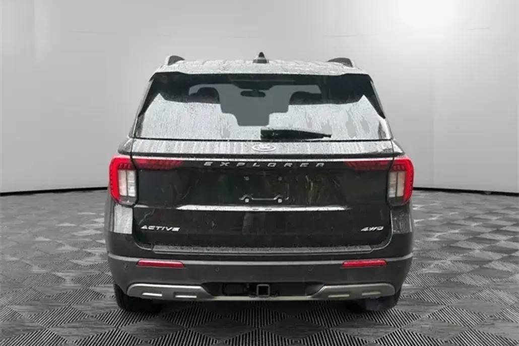 2025 Ford Explorer photo 1