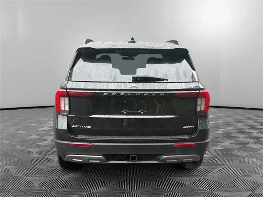 2025 Ford Explorer photo 1