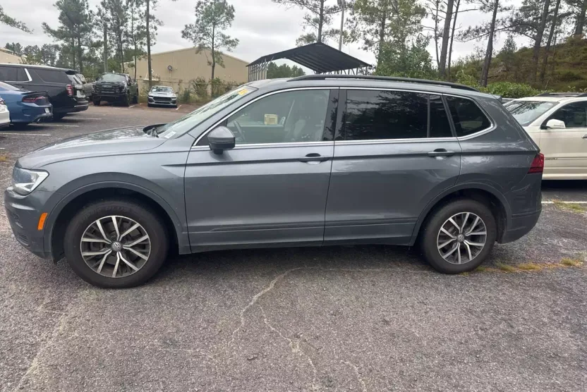2019 Volkswagen Tiguan SE photo 1