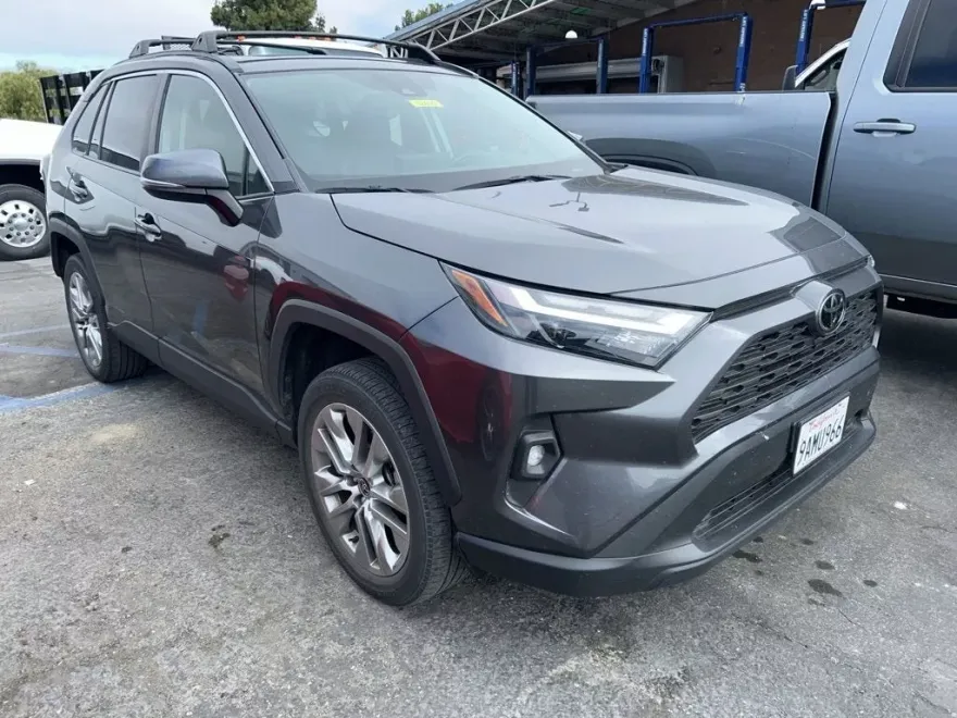 2022 Toyota RAV4 XLE Premium photo 1