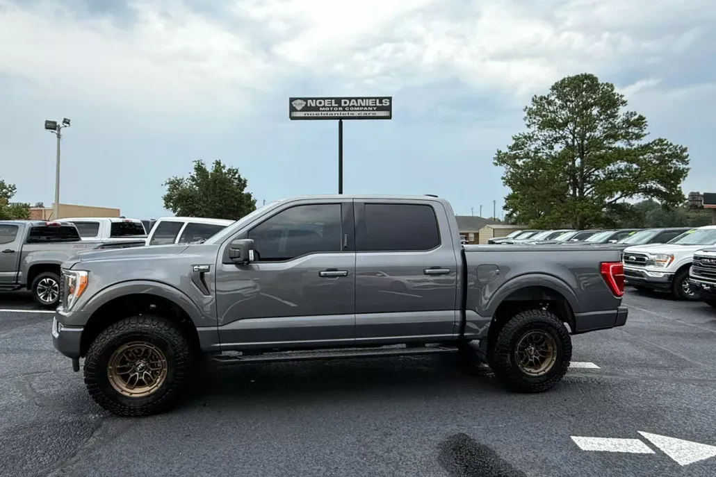2023 Ford F-150 XLT photo 1