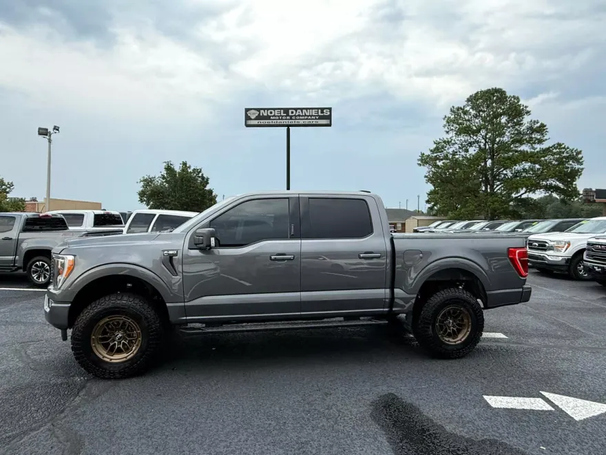 2023 Ford F-150 XLT photo 1