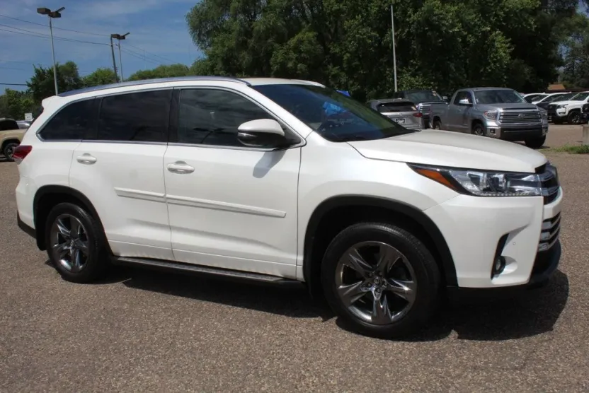 2019 Toyota Highlander Limited photo 1