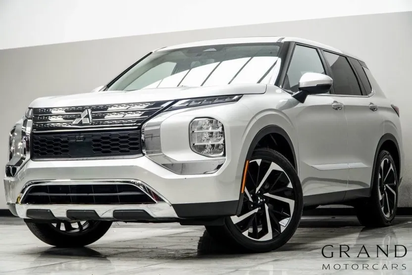 2022 Mitsubishi Outlander ES photo 1