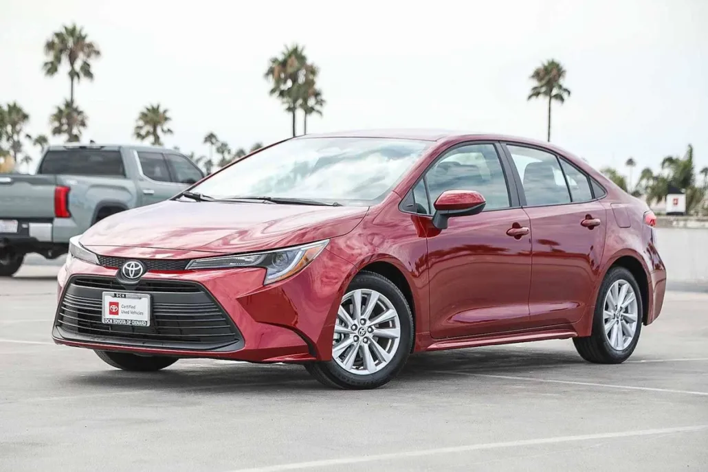 2025 Toyota Corolla LE photo 1