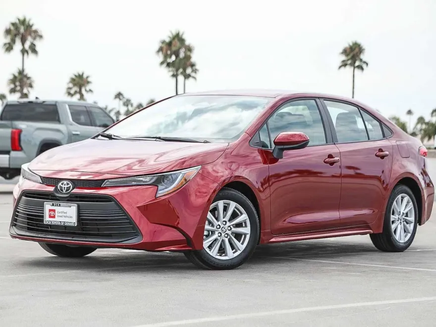 2025 Toyota Corolla LE photo 1