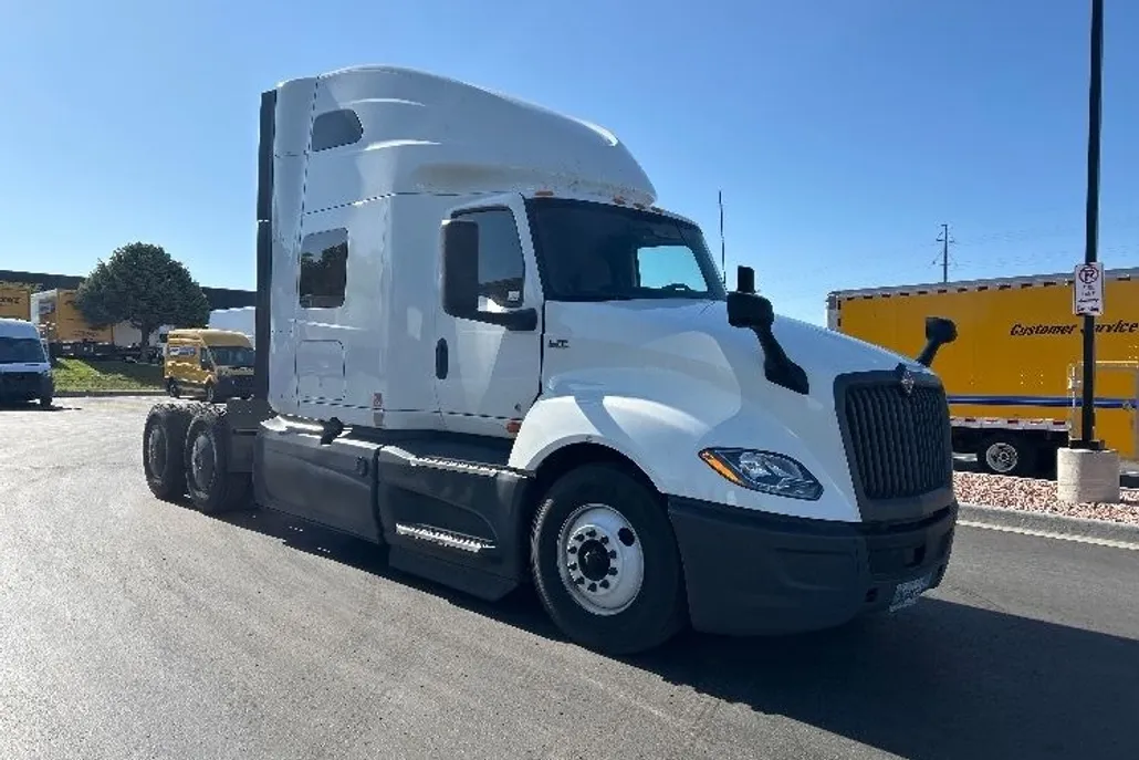 2022 International LT625 LT photo 1