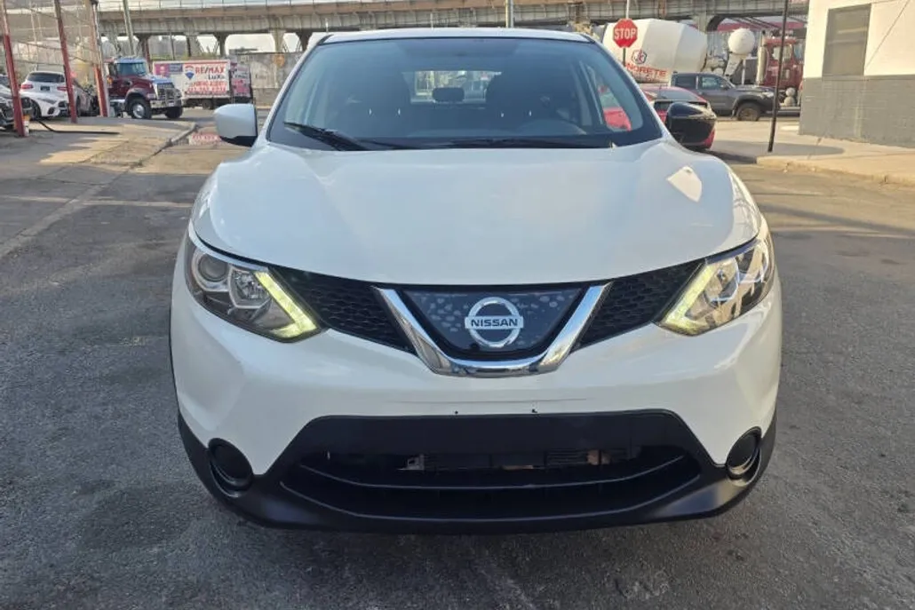 2018 Nissan Rogue Sport S photo 1
