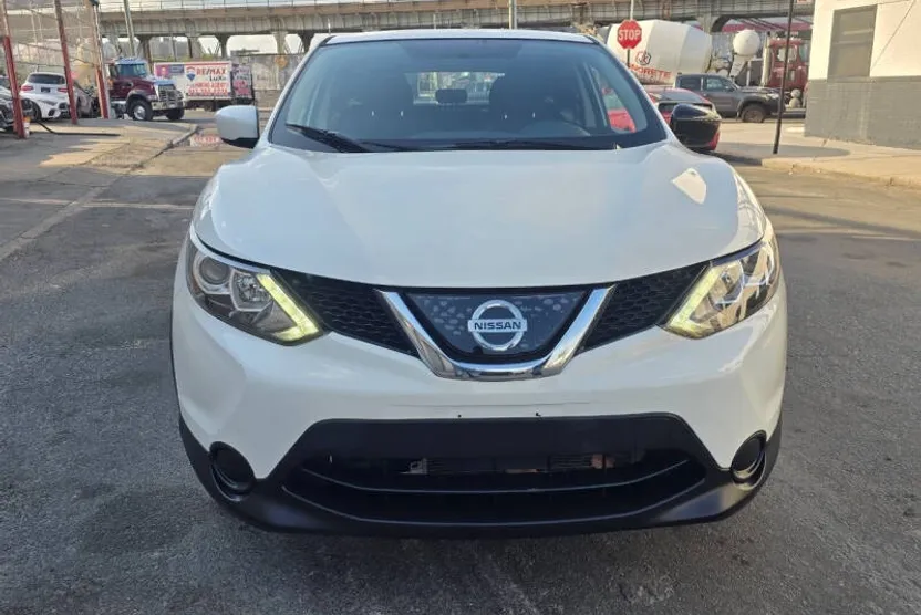 2018 Nissan Rogue Sport S photo 1