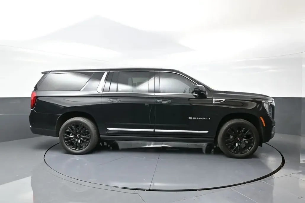 2025 Gmc Yukon XL Denali photo 1