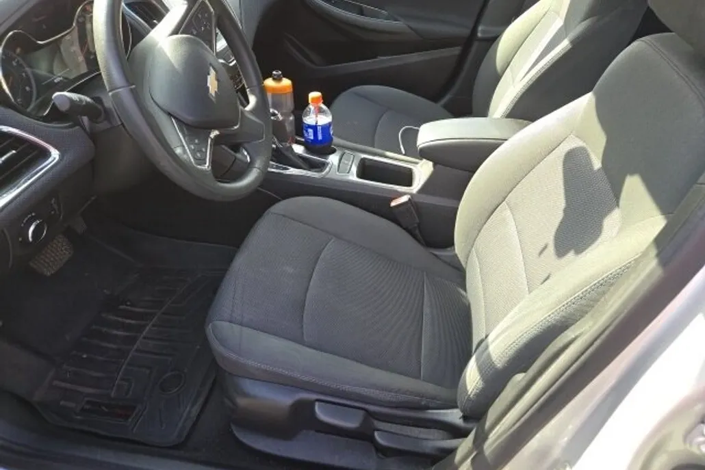 2017 Chevrolet Cruze LT photo 1