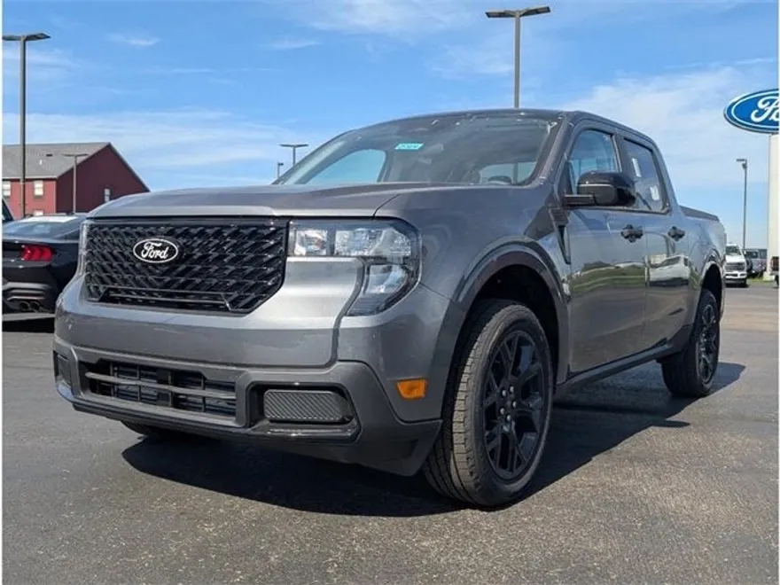 2025 Ford Maverick XLT photo 1
