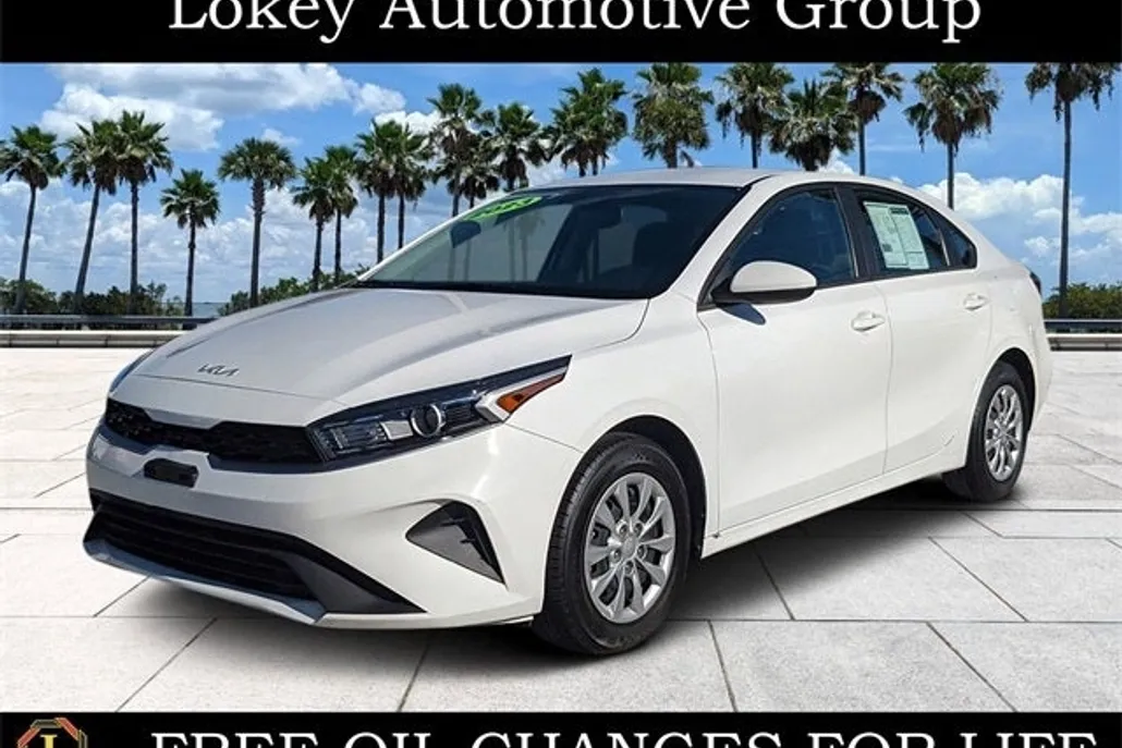 2023 Kia Forte LX photo 1
