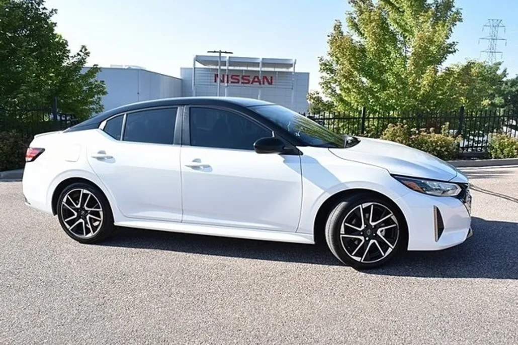 2024 Nissan Sentra SR photo 1