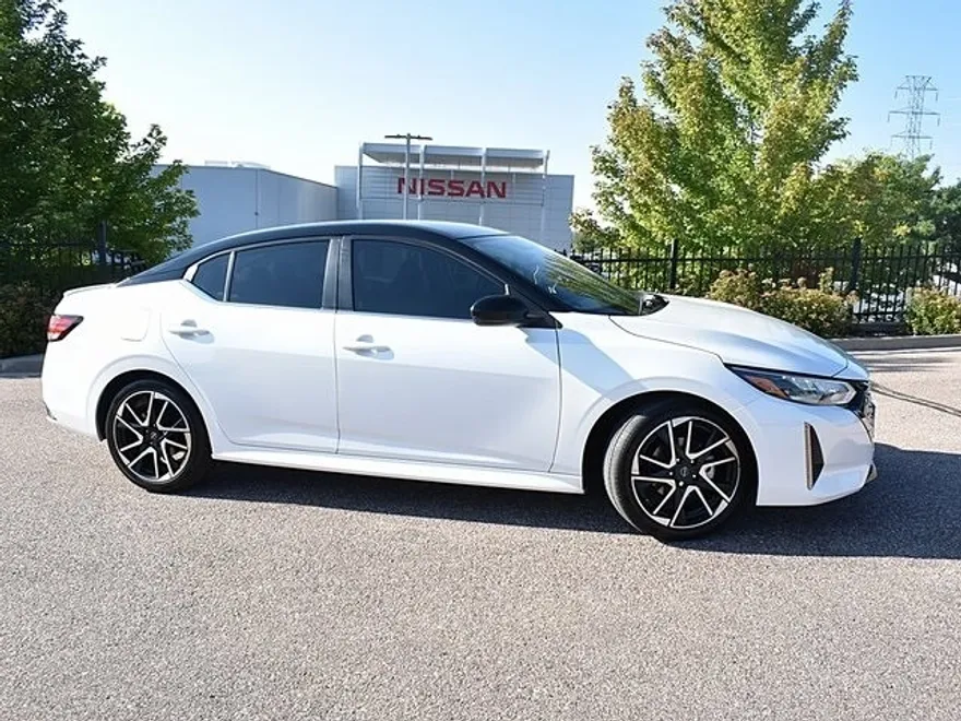 2024 Nissan Sentra SR photo 1