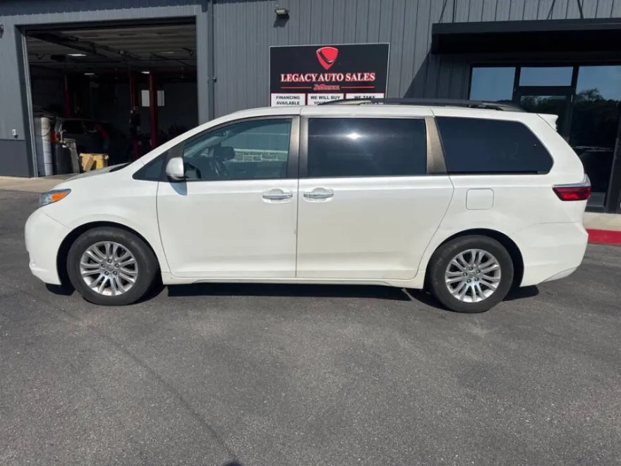 2015 Toyota Sienna photo 1