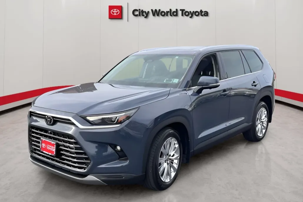 2024 Toyota Grand Highlander Platinum photo 1