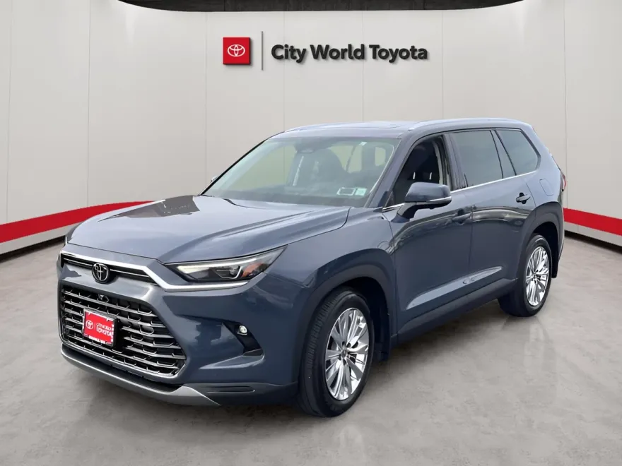 2024 Toyota Grand Highlander Platinum photo 1