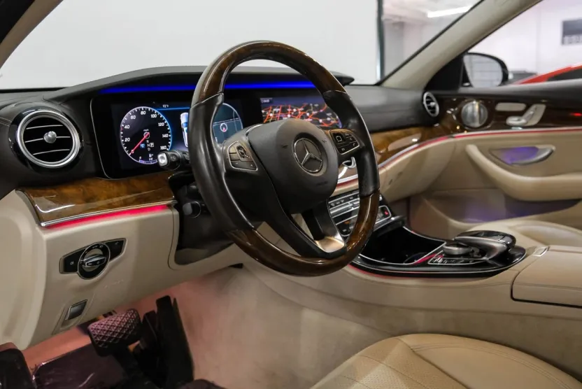 2018 Mercedes Benz E 400 4MATIC Wagon photo 1