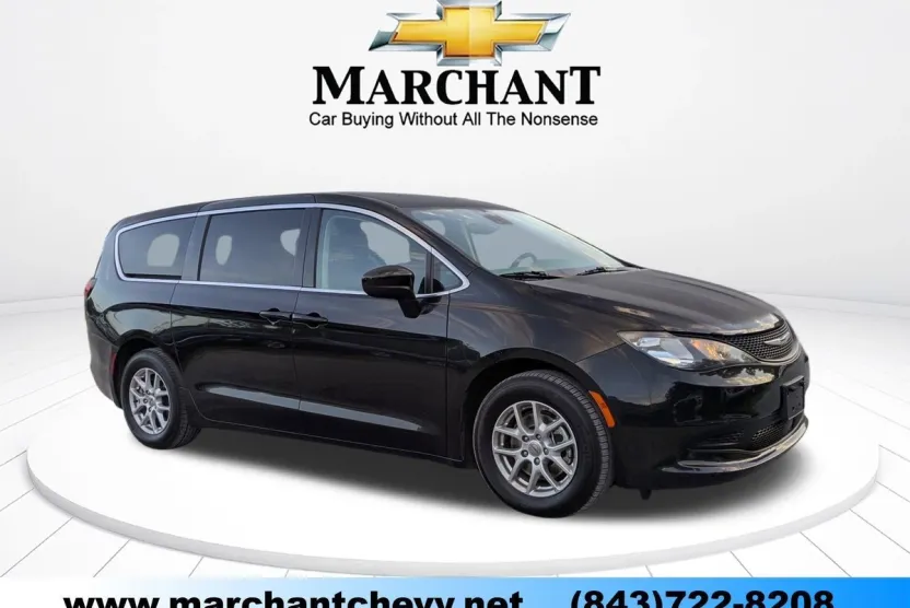 2023 Chrysler Voyager LX photo 1